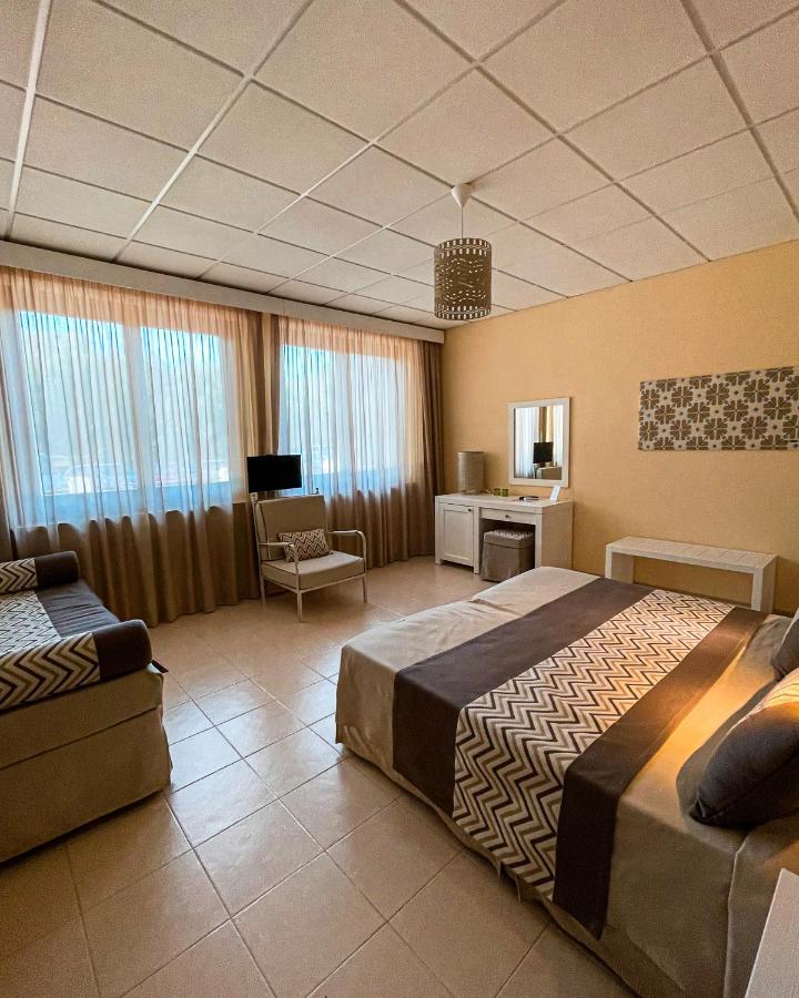 Hotel Lido Beach Phg Ористано Екстер'єр фото